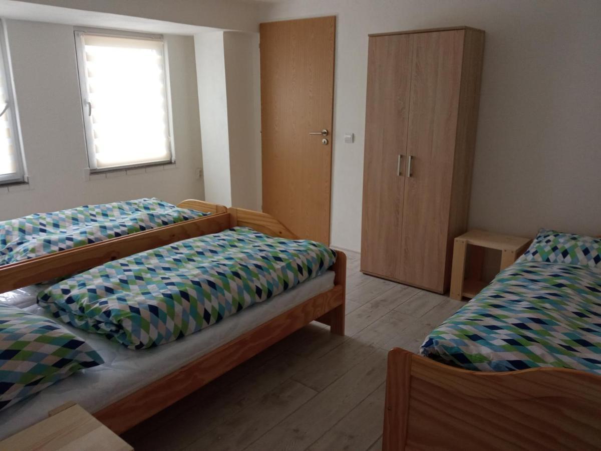 Apartman Hulin, Chrastany Luaran gambar