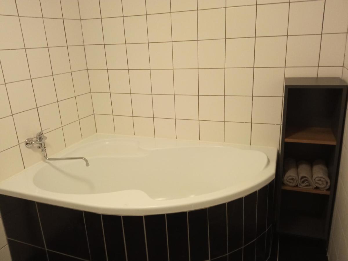 Apartman Hulin, Chrastany Luaran gambar